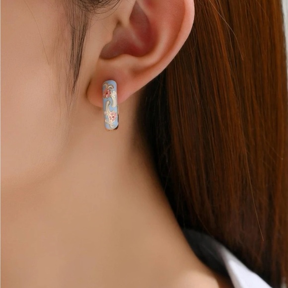Gorgeous Gold Plated Baby Blue & Pink Floral Enamel Hoop Earrings New - Picture 6 of 7